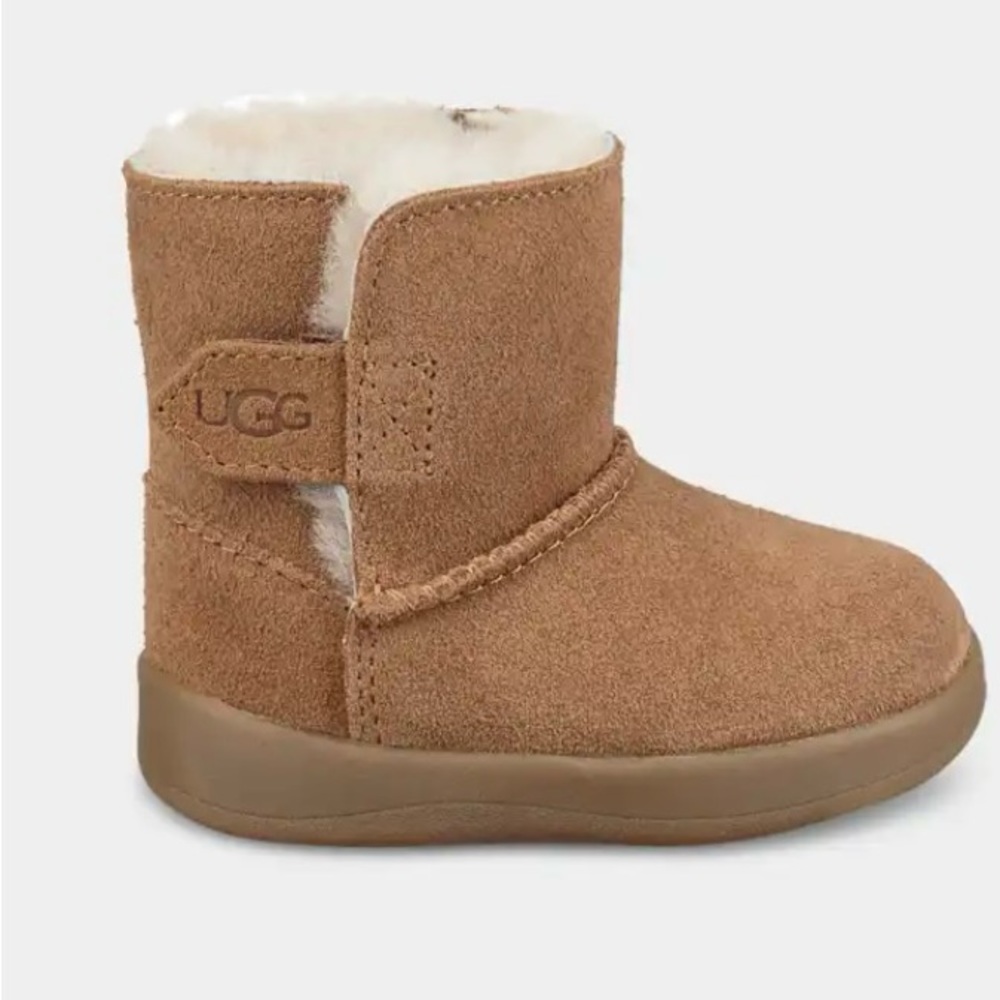 NEW Chestnut Uggs Size 2/3 (6-12 months)